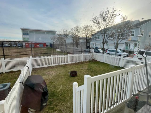 3 BR, 2.50 BTH Apartment style home in Arverne